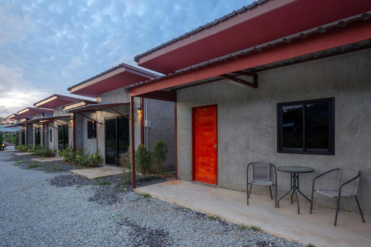 Malinee Resort Bang Tao Beach  Buitenkant foto
